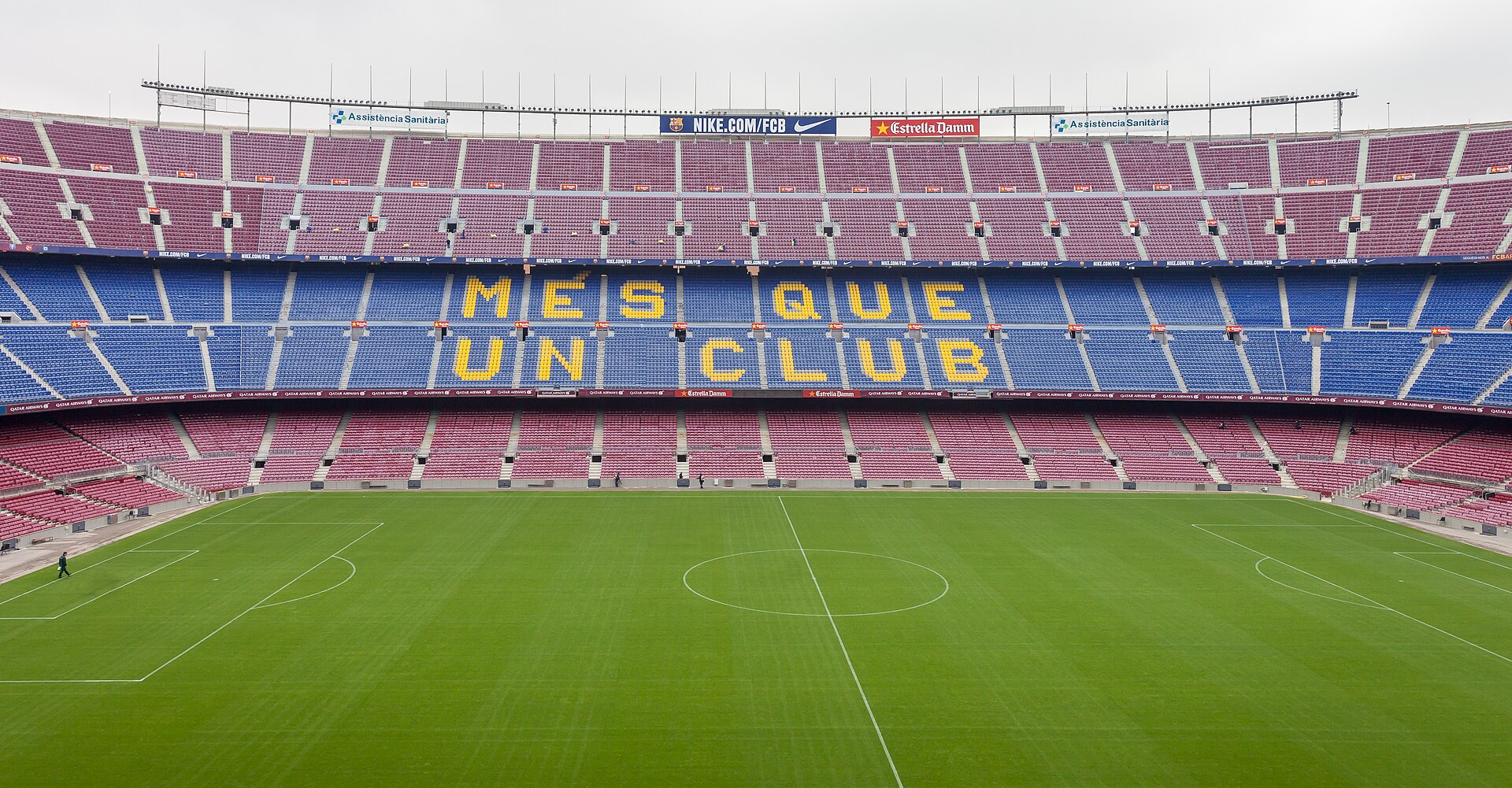 Le Camp Nou de Barcelone — photo Luis Miguel Bugallo Sánchez, CC BY-SA 3.0 (Wikimedia Commons)